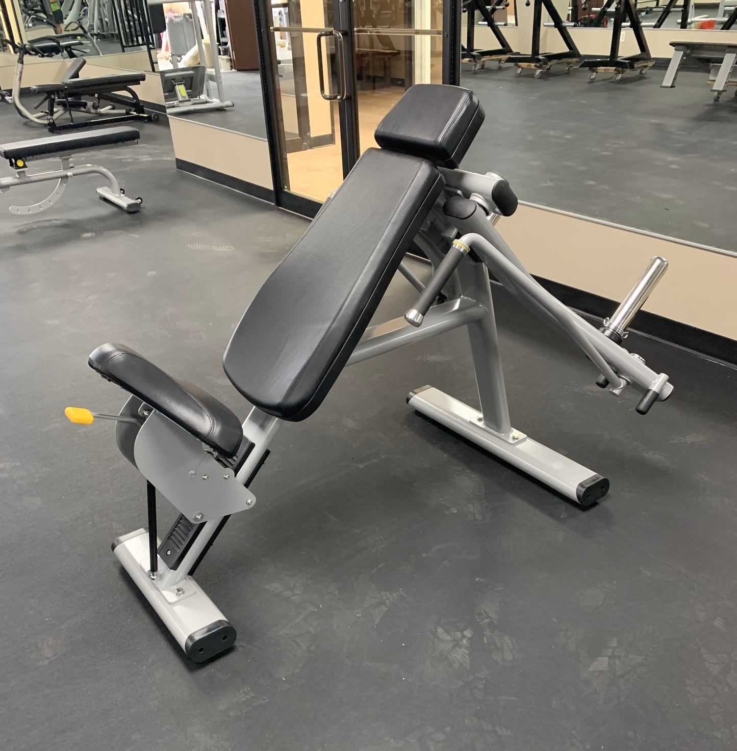 Plate Loaded Incline Chest Fly